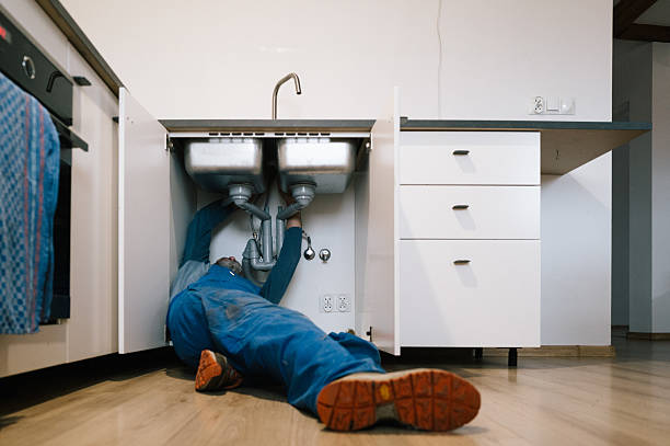 Professional Emergency Plumber technician working in Summit, IL